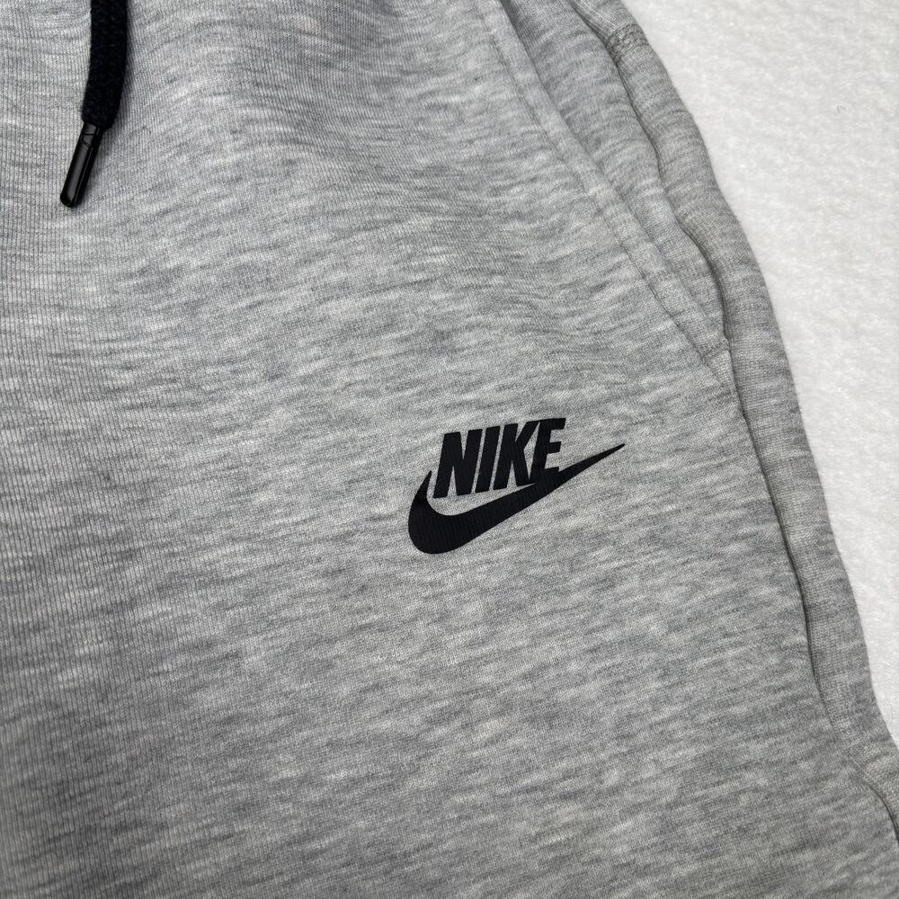 Nike Sportswear Fleece Shorts Mens XS Gray Black Zip Pocket Drawstring - Picture 3 of 7